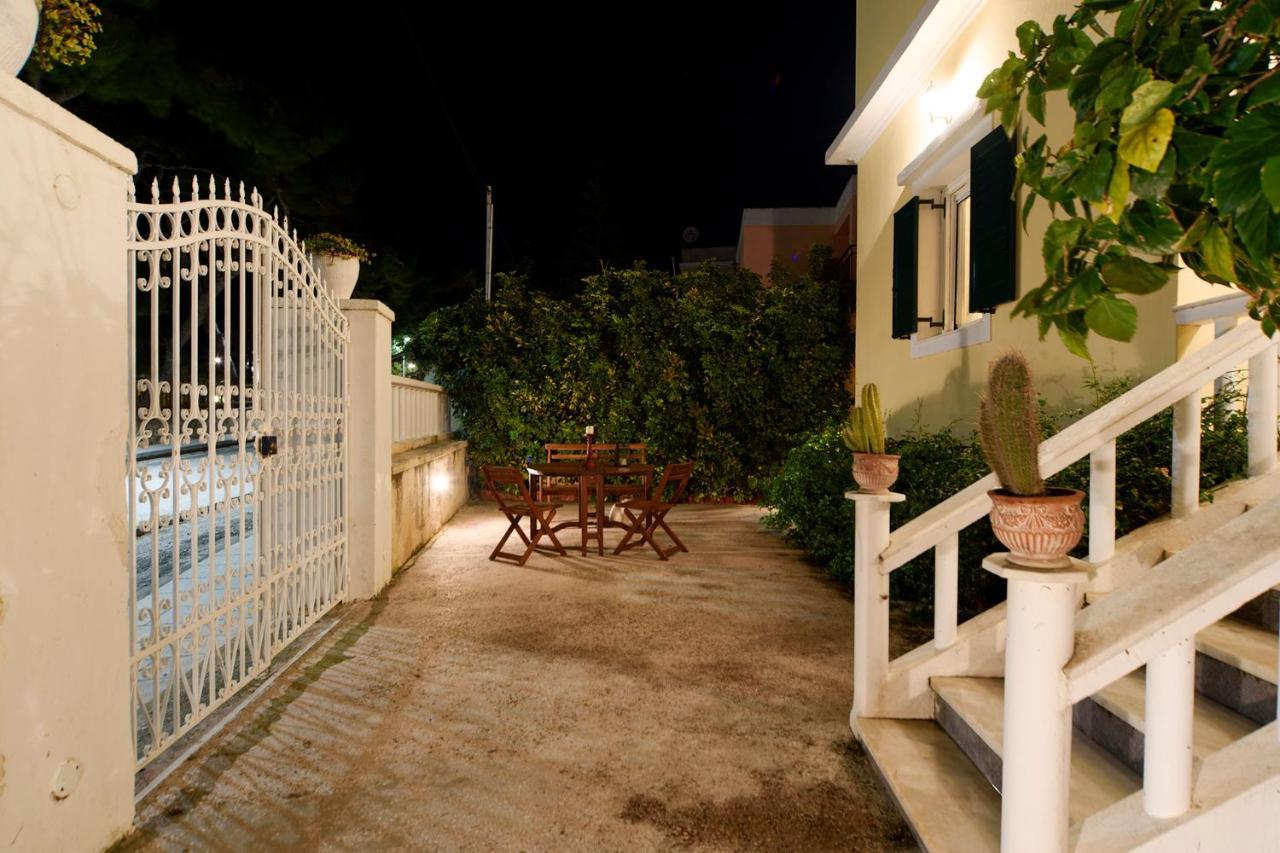 Ferienwohnung Jasmine Of Poseidonia Posidhonía Exterior foto